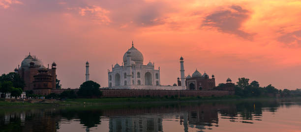 istock The Taj Mahal. 1279106216