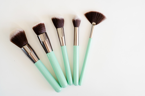 Makeup brush with turquoise handle and soft pile
