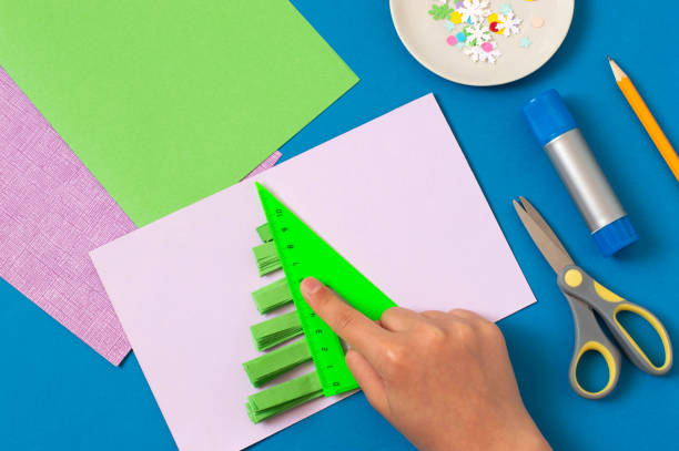 istock How to make Christmas card with volumetric tree. Step 7 1279165754