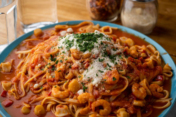 seafood tomato sauce pasta linguine