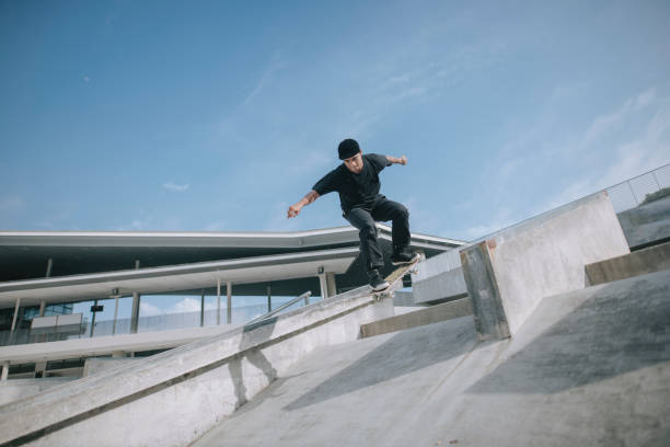 generacja z azjatyckim skaterem w grach akcji x - skateboard park zdjęcia i obrazy z banku zdjęć