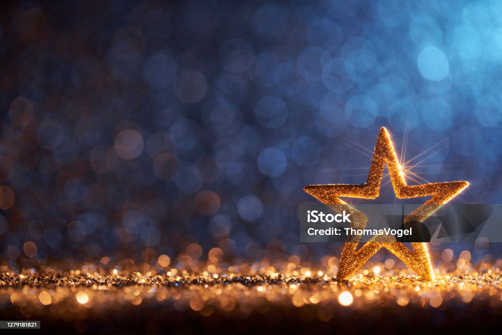 Sparkling Golden Christmas Star - Ornament Decoration Defocused Bokeh Background - Lizenzfrei Weihnachten Stock-Foto