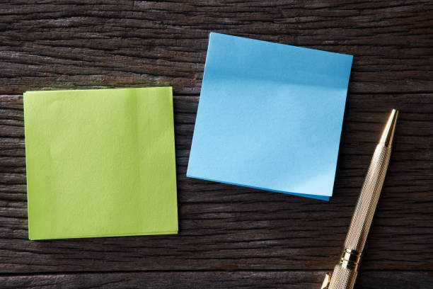 istock sticky note and pen on wood table top 1279184733