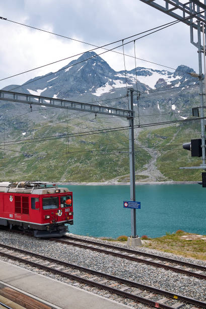 vista do trem rhaetische bahn - rhätische bahn - fotografias e filmes do acervo