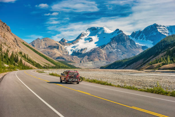 icefields parkway abenteuer canadian rockies alberta kanada - auto straße stock-fotos und bilder