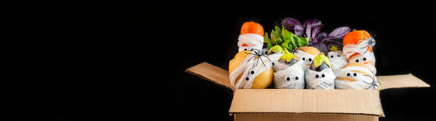 halloween background. creepy vegetables with eyes in medical bandages in a shopping box on a dark background. halloween food. baner. copy space. - halloween color image horizontal side view imagens e fotografias de stock