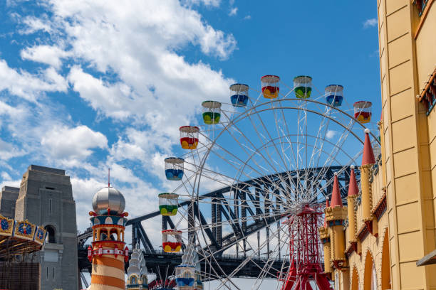 シドニーハーバーブリッジとルナパークの観覧車、オーストラリア - ferris wheel luna park amusement park carnival ストックフォトと画像