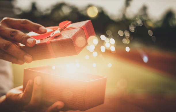 happy new year 2021 He opened a wonderful gift box for his lover.Concept merry christmas and happy new year 2021 handing out stock pictures, royalty-free photos & images