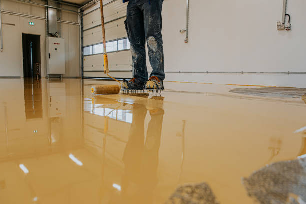 construction workers apply epoxy resin in an industrial hall - levelling instrument imagens e fotografias de stock