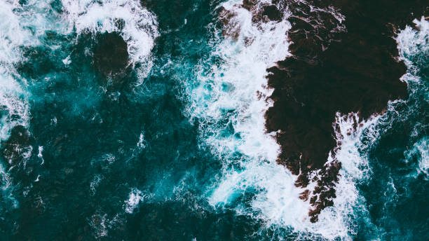 istock Aerial of waves and reefs 1279301384