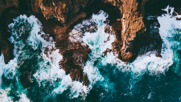 istock Aerial of waves and reefs 1279301474