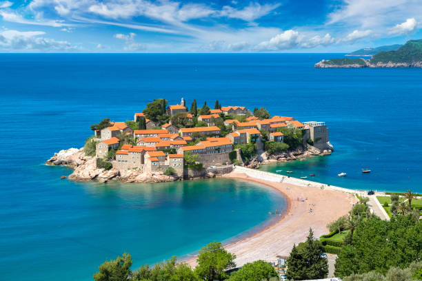 wyspa sveti stefan w budvie - adriatic sea sea architecture bay zdjęcia i obrazy z banku zdjęć