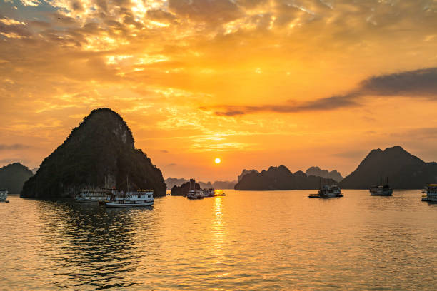 istock Sunset in Halong bay, Vietnam 1279362302