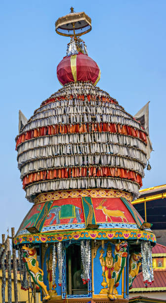 dessus de char fabriqué à la main, peint et décoré pour la procession du soir à shri krishna math(temple) à udupi, karnataka, inde. - india brahmin hinduism tourism photos et images de collection