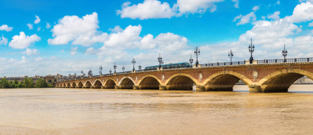 istock Old stony bridge in Bordeaux 1279391514