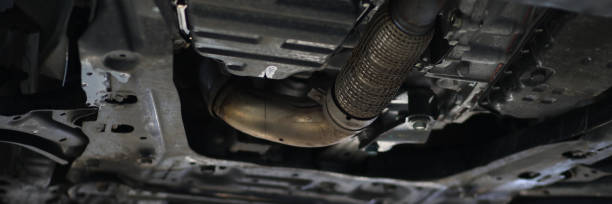 istock ar shop, is process draining used oil in car 1279415760