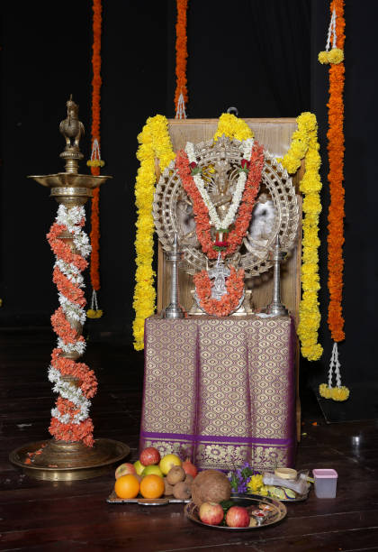 hindu god nataraj statue - hindu concept - shiva nataraja dancing indian culture imagens e fotografias de stock