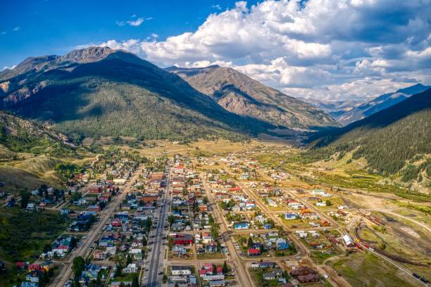 silverton é um destino turístico nas montanhas rochosas do colorado - silverton colorado - fotografias e filmes do acervo