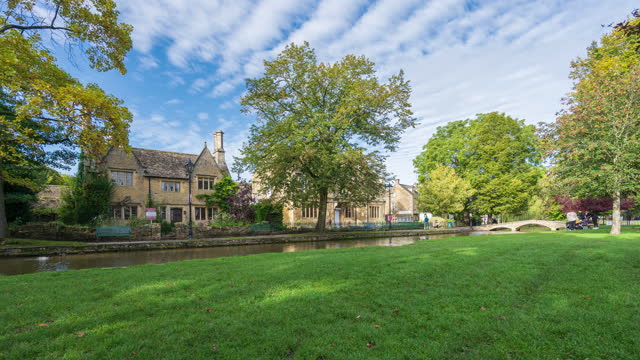 Bourton-on-the-Water in Cotswolds, Gloucestershire, England - 4k time-lapse