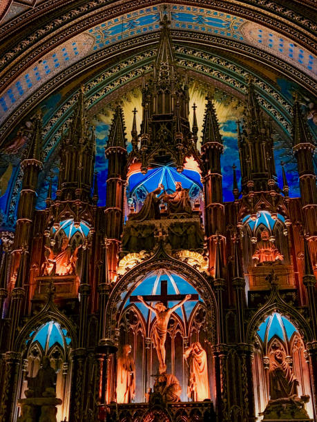 istock Notre Dame De Montreal 1279506322