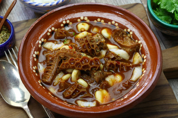 menudo, mexikanische tripe suppe - arbol stock-fotos und bilder