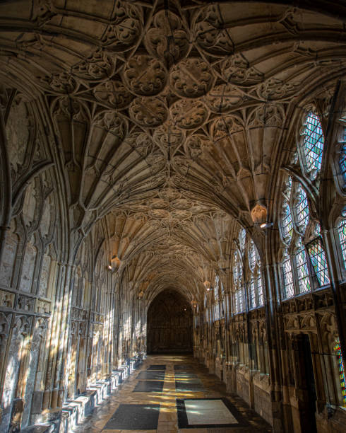 the cloisters at gloucester cathedral in the uk - fan vaulting imagens e fotografias de stock