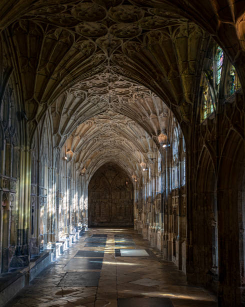 the cloisters at gloucester cathedral in the uk - fan vaulting imagens e fotografias de stock