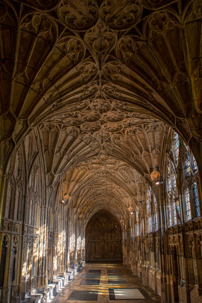 the cloisters at gloucester cathedral in the uk - fan vaulting imagens e fotografias de stock