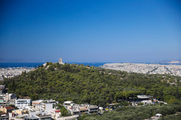 vista dello skyline di atene in una giornata limpida dal cielo dall'acropoli - clear sky acropolis athens greece greece foto e immagini stock