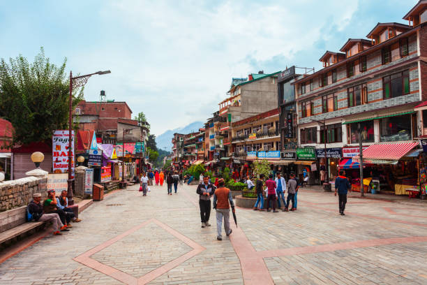 Mall main street in Manali, India MANALI, INDIA - SEPTEMBER 27, 2019: The Mall is a main pedestrian street in Manali town, Himachal Pradesh state of India kullu stock pictures, royalty-free photos & images