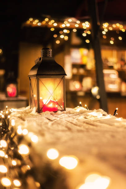 크리스마스 등불 - lantern christmas snow candle 뉴스 사진 이미지
