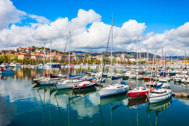 barche nel porto di la specia - la spezia foto e immagini stock