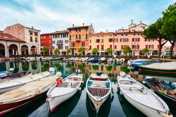 istock Port in Desenzano del Garda 1279690371