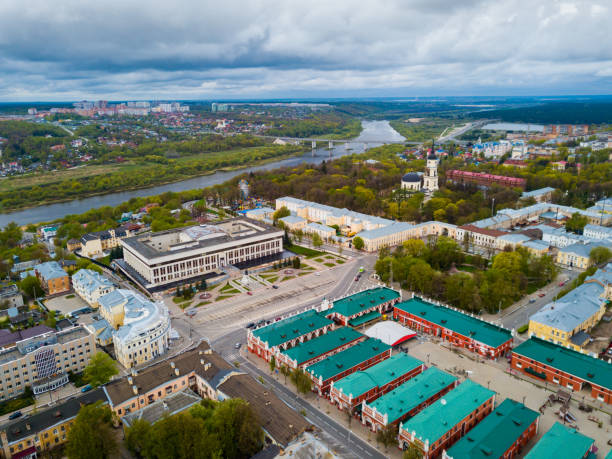 vista do drone de kaluga nas margens do rio oka - oka river - fotografias e filmes do acervo