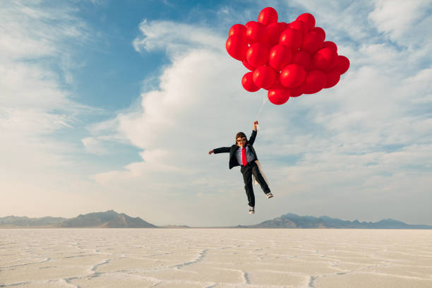 młody biznes chłopiec z balonami - balloon child elementary age people zdjęcia i obrazy z banku zdjęć