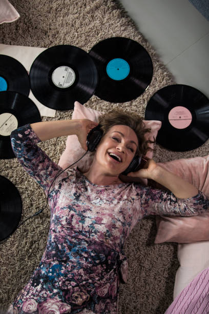 istock Relaxing and getting happy with your favorite LP records 1279763720