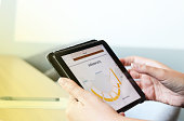analysieren-von-finanzdiagrammen-auf-tablets.jpg?b=1&s=170x170&k=20&c=uDFxWSOhMTBx5LSG4y7uH9n_D68TuIEavshKQdCw53U=