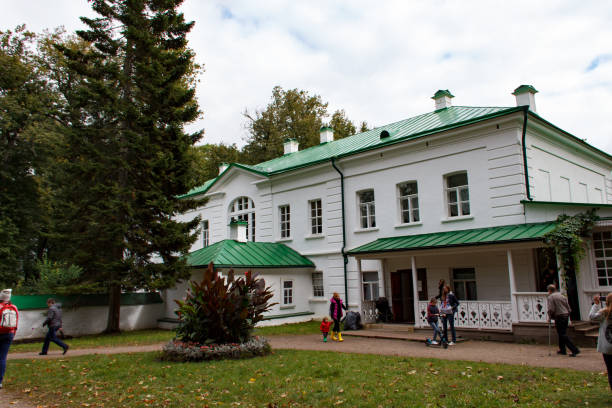 The family estate of the Russian writer Leo Tolstoy in Yasnaya Polyana near Tula. Tula, Russia - September, 17, 2016: The family estate of the Russian writer Leo Tolstoy in Yasnaya Polyana near Tula. leo tolstoy stock pictures, royalty-free photos & images