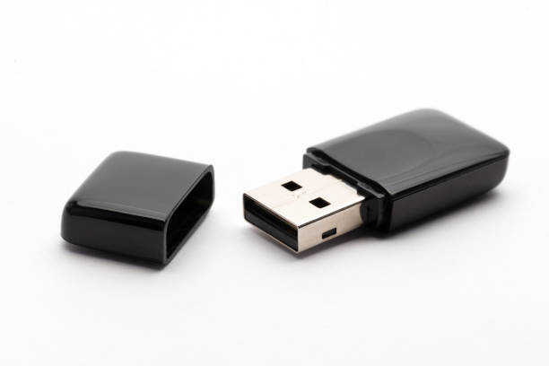 palillo usb negro / stick inalámbrico - usb memory fotografías e imágenes de stock