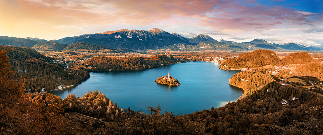 Panoramic view of Lake Bled

Note for inspector: Panoramic image, stitched from 17 vertical images.