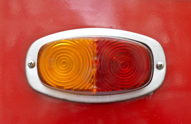 빨간색 페인트 차체에 왼쪽 리어 라이트 - car bodywork flash 뉴스 사진 이미지