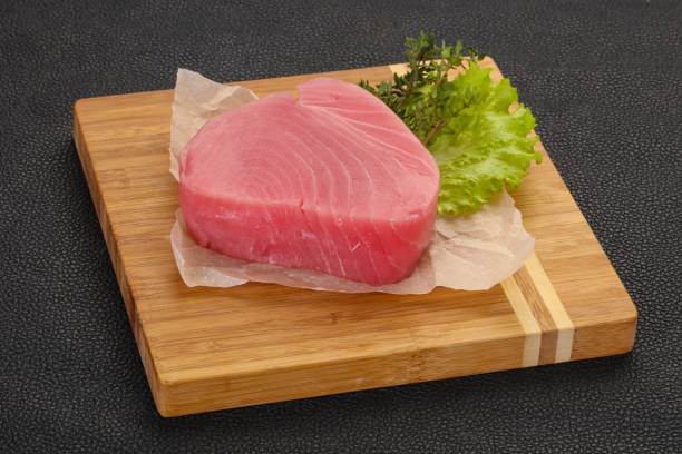 bife de atum cru - tuna prepared ahi sashimi sushi - fotografias e filmes do acervo