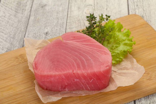 filete de atún crudo - tuna tuna steak raw freshness fotografías e imágenes de stock