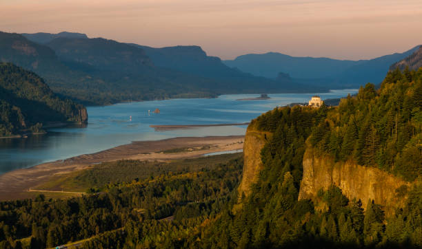 istock Columbia Gorge Vista House 1279914873