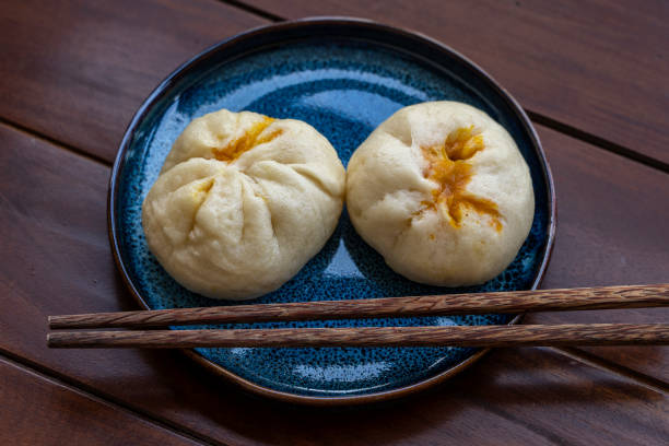 istock Chinese dim sum on a plate in a restaurant in Vietnam 1279949410