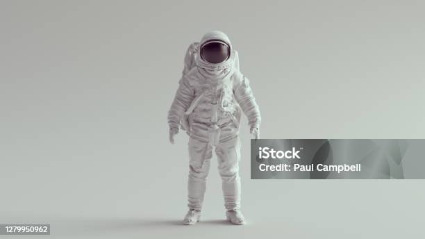 Astronauta Bianco Con Vista Frontale Visiera Nera - Fotografie stock e altre immagini di Astronauta - Astronauta, Donne, Sfondo bianco