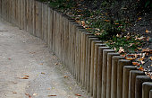 der-park-der-beige-schotterstra%C3%9Fen-