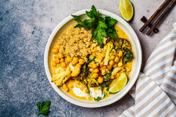 vegan chickpea curry with cauliflower, broccoli, kale and quinoa, top view. healthy vegetarian food concept. - tomato curry imagens e fotografias de stock