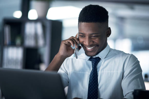 zamienia się w jedną udaną noc - one young man only african descent dark black zdjęcia i obrazy z banku zdjęć