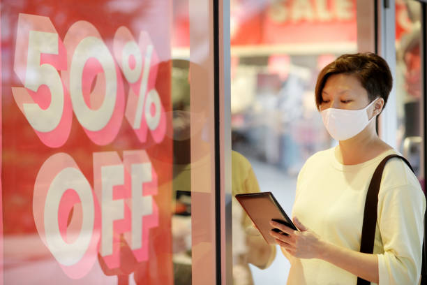 istock New Normal - Shopping 1279987060